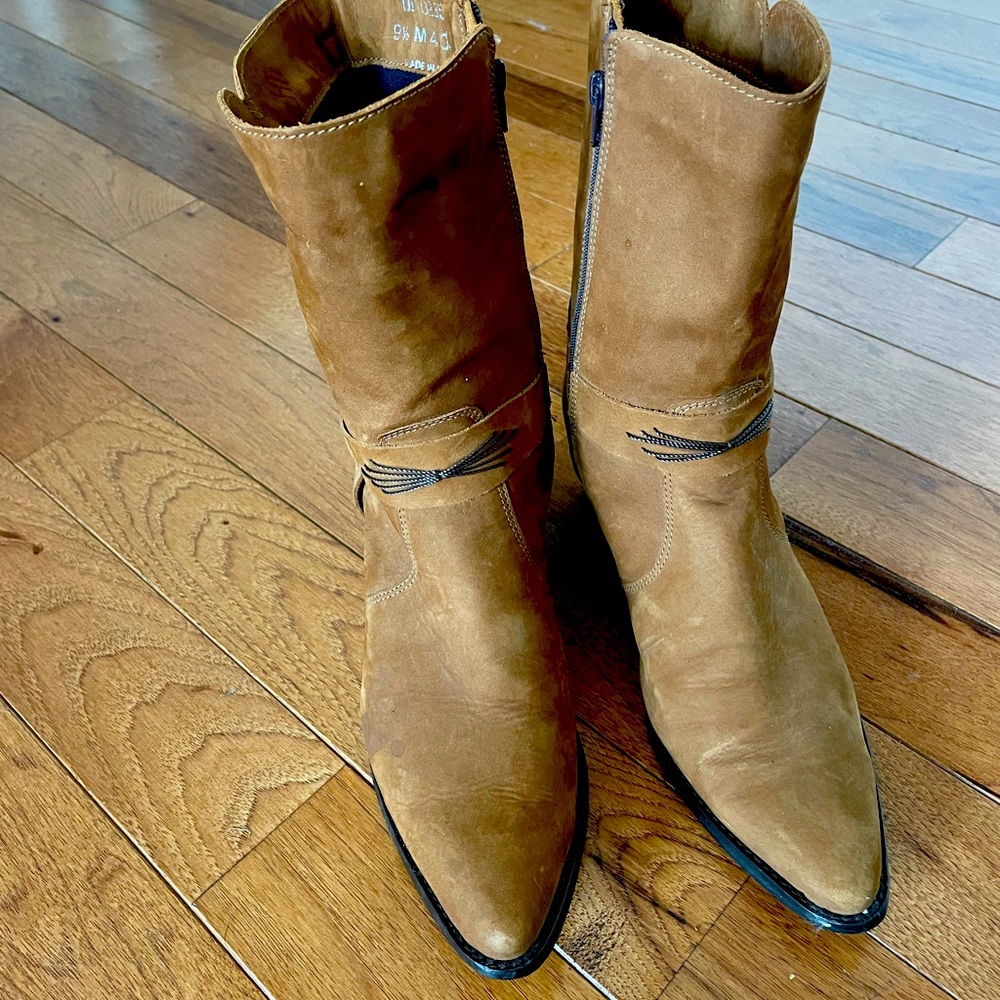 Super cute fashion Boots Dingo sz9.5